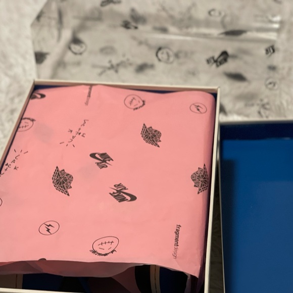 COPY - Air Jordan 1 low X OG Fragment Travis Scott - Picture 2 of 16
